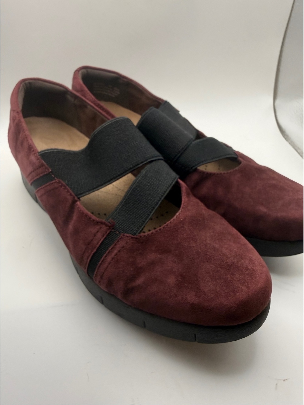 Clarks Daelyn Villa Burgundy Suede Slip-On Shoes with Elastic Straps Size 7M